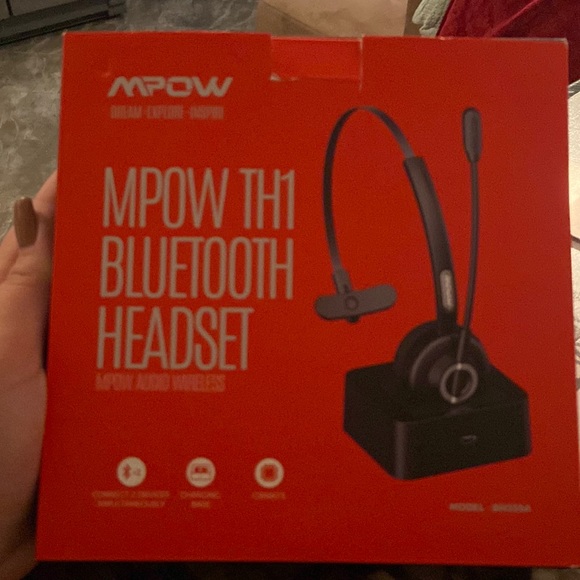 Bluetooth headset — connect 2 devices simultaneously - Picture 1 of 3